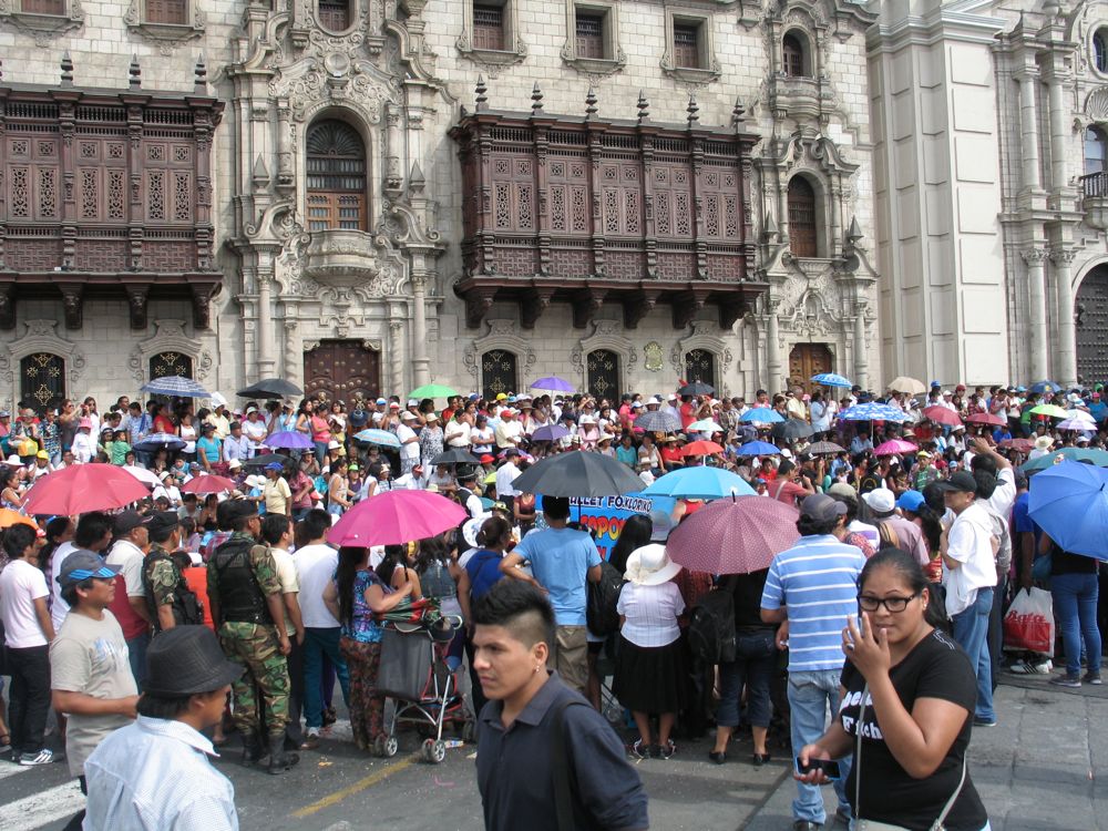 Virgin of the Candelabra crowds