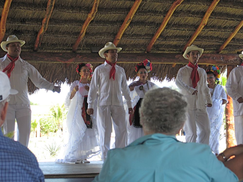 Folklorica dancers