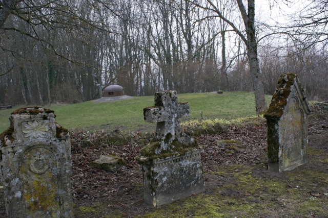 Ouvrage Hackenberg: Cemetery and observation turret on the top of the mountain