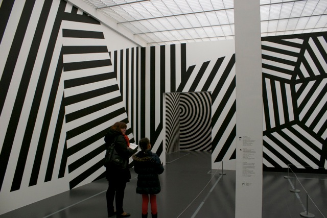 Metz: Centre Pompidou-Metz -- Sol Lewitt wall drawing exhibit