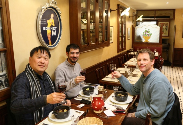 Beaune: A toast to les poitrines généreuses
